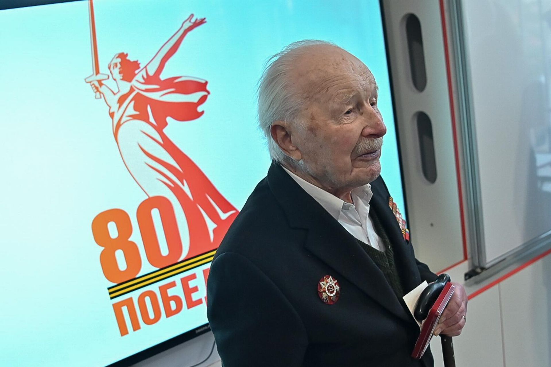 Ветеран ВОВ Владимир Рапацкий на церемонии награждения юбилейной медалью Победы в ВОВ 1941-1945 гг  (29 апреля 2025). Ванадзор - Sputnik Արմենիա, 1920, 29.04.2025