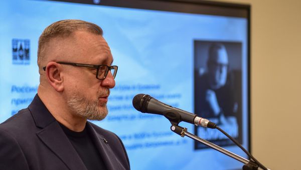 Военкор Юрий Котенок на презентации своей книги Выживший (29 апреля 2025). Еревaн - Sputnik Армения