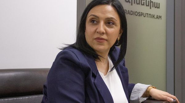 Председатель Конфедерации профсоюзов Армении Элен Манасерян в гостях радио Sputnik - Sputnik Армения