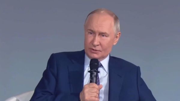 Все народы СССР внесли огромный вклад в Победу, никто себя не жалел -  Путин. - Sputnik Армения