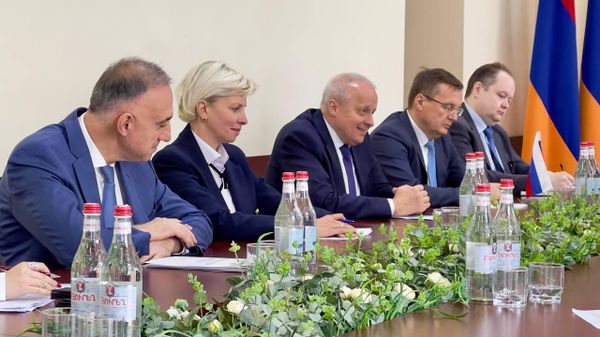 Посол России С.П.Копыркин совместно с Генеральным консулом России в Гюмри И.Б.Титовым совершил рабочую поездку в Лорийскую область (01 мая 2025). Лори - Sputnik Армения