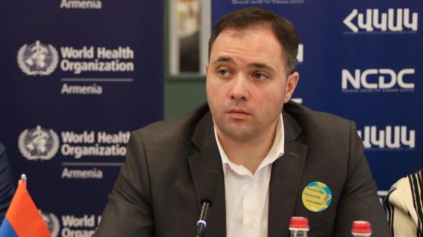Степан Атоян на семинаре, посвященном иммунизации, вакцинации, острым респираторным инфекциям (2 мая 2025). Агверан - Sputnik Армения