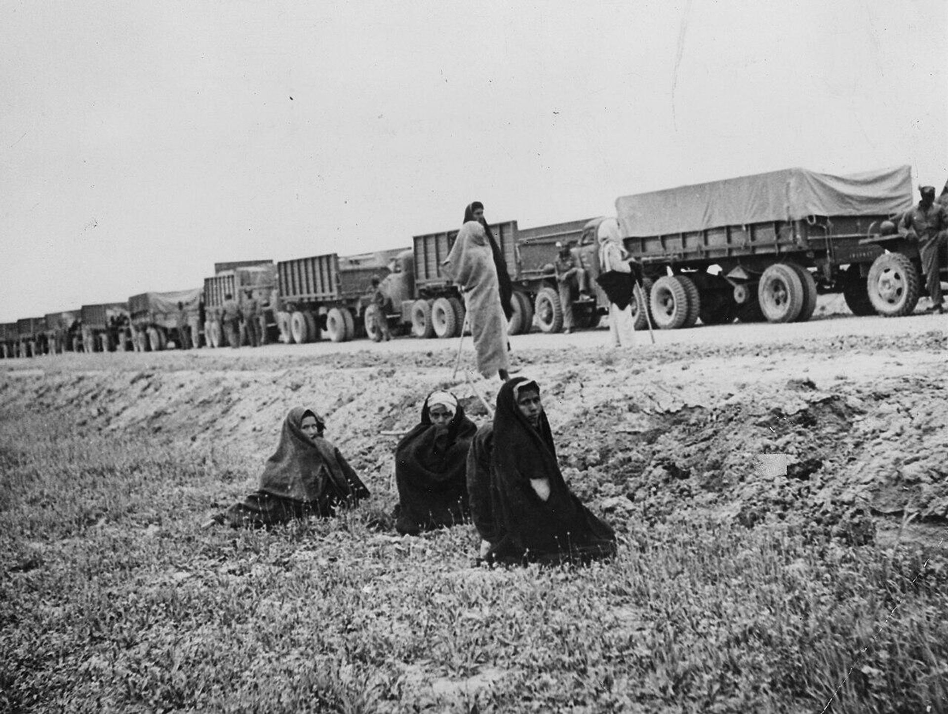 Американские Студебеккеры в Иране по пути в СССР - Sputnik Армения, 1920, 08.05.2025