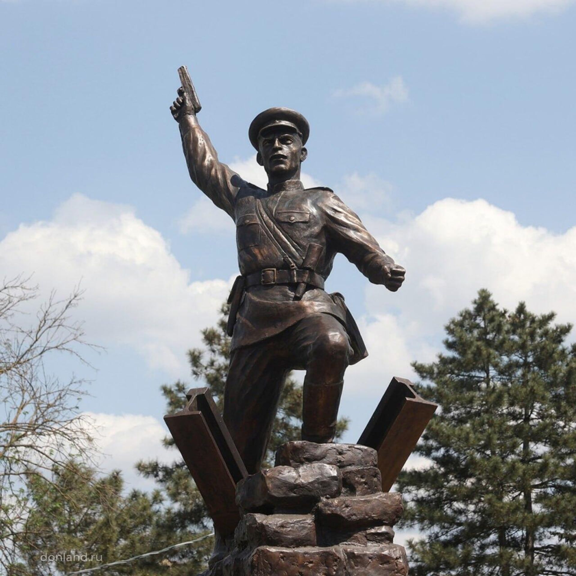 В Ростове-на-Дону открыли памятник освободителю города Мадояну - Sputnik Արմենիա, 1920, 06.05.2025