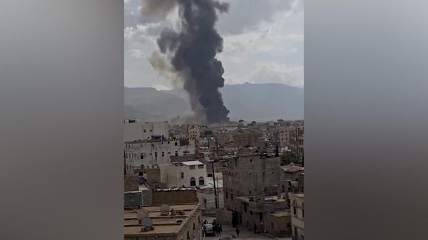 Сильные взрывы слышны в столице Йемена Сане, Израиль наносит анонсированные авиаудары - Sputnik Արմենիա