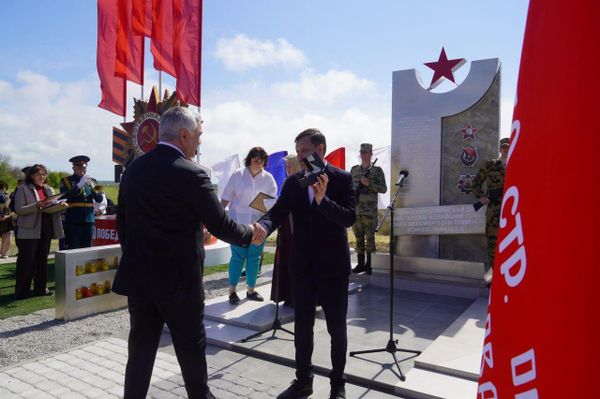В Керчи  открыт Мемориальный комплекс посвященный Таманской армянской стрелковой дивизии (8 мая 2025) Керчь - Sputnik Армения
