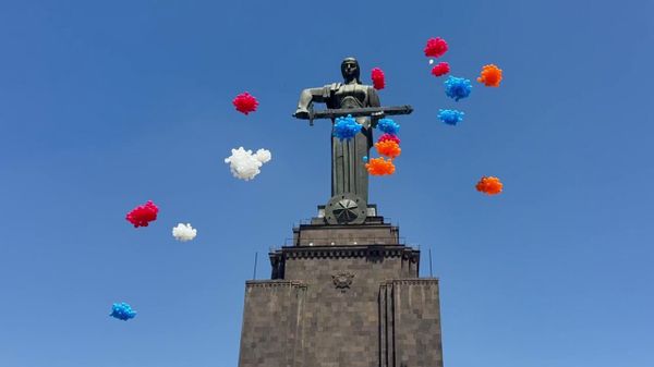 Шествие Бессмертный полк в парке Победы в Ереване - Sputnik Армения