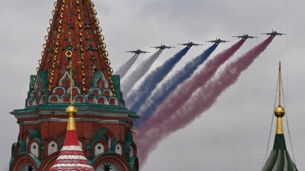 Штурмовики Су-25 на военном параде на Красной площади в Москве, посвященном 80-летию Победы в Великой Отечественной войне - Sputnik Արմենիա