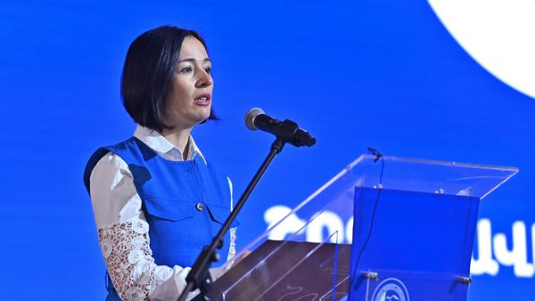 Министр ОНКС Жанна Андреасян на церемонии открытия Форума выпускников ЕГУ (15 мая 2025). Еревaн - Sputnik Армения