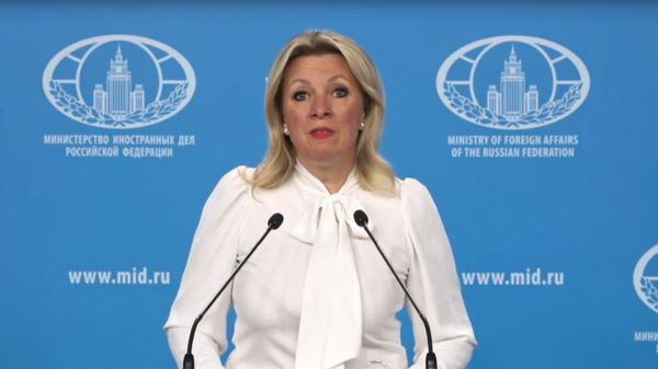 Официальный представитель МИД России Мария Захарова проводит еженедельный брифинг (15 мая 2025). Москва - Sputnik Армения