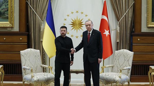 Президент Украины Владимир Зеленский на встрече с президентом Турции Реджепом Тайипом Эрдоганом (15 мая 2025). Анкара - Sputnik Армения