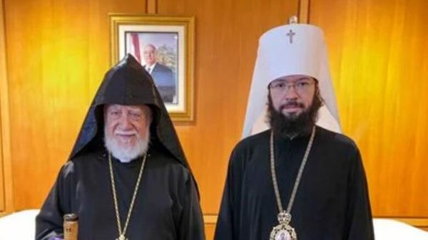 Католикос Арам I встретился с делегацией высокопоставленных священнослужителей, представляющих Патриарха Московского и всея Руси Кирилла (16 мая 2025). Бейрут - Sputnik Армения