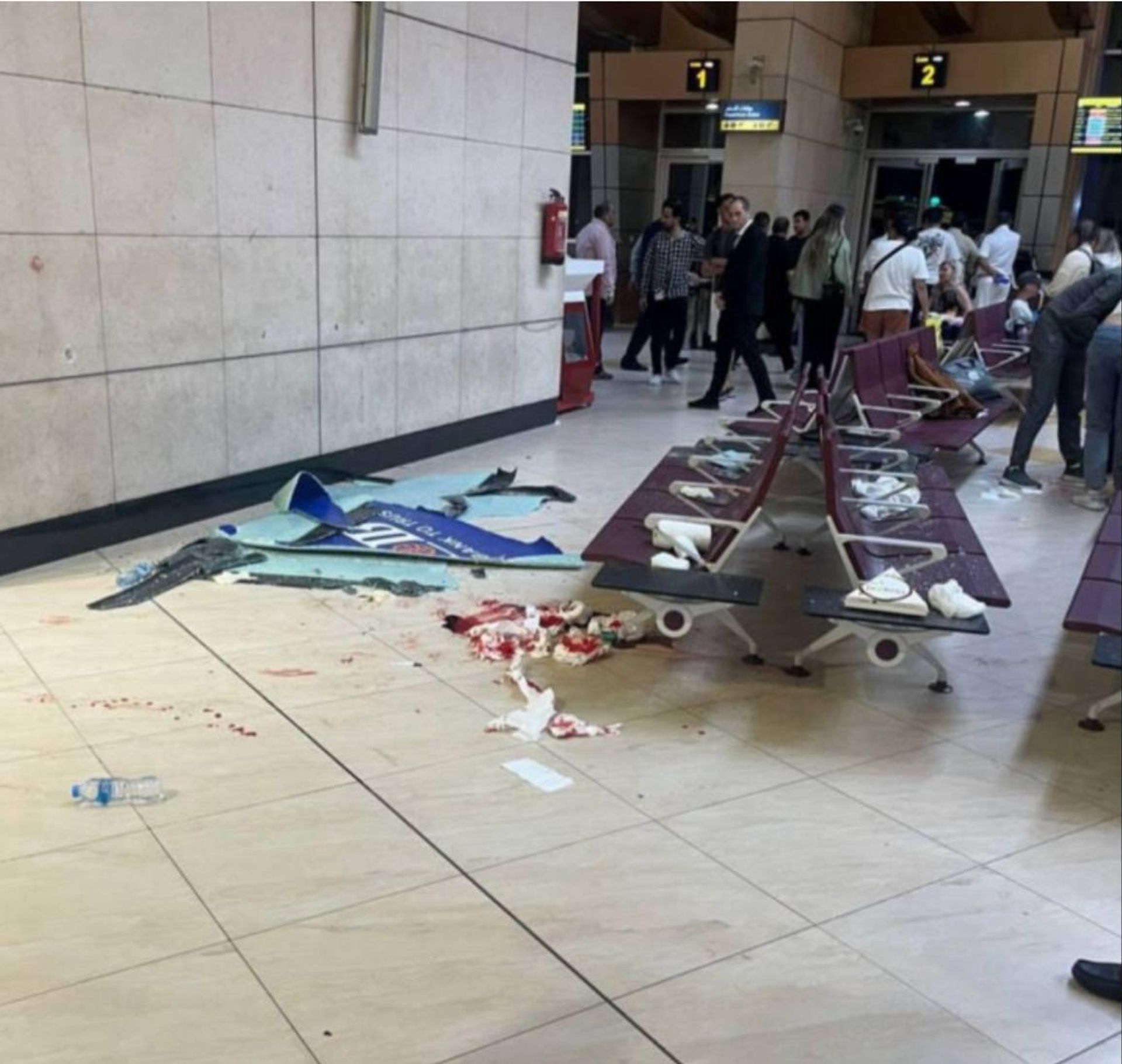 В Египте, в аэропорту Шарм-эль-Шейха, на пассажиров рухнул рекламный щит - Sputnik Արմենիա, 1920, 18.05.2025