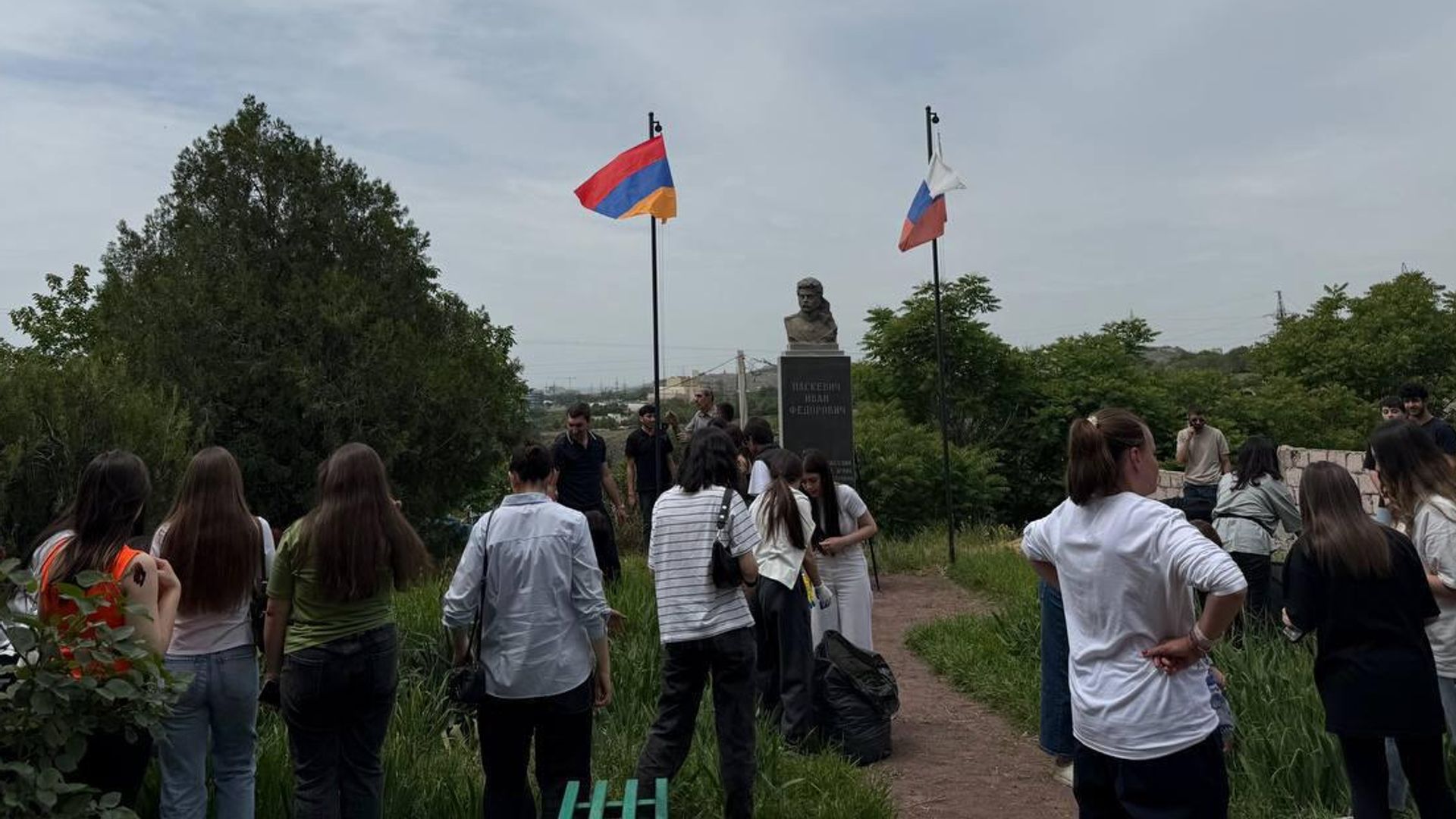 Волонтеры Русского Дома, АНО Евразия и студенты российских вузов очищают территорию у Холма Паскевича (18 мая 2025). Еревaн Волонтеры Русского Дома, АНО Евразия и студенты российских вузов очищают территорию у Холма Паскевича (18 мая 2025). Еревaн - Sputnik Армения, 1920, 18.05.2025