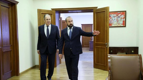 Встреча министров иностранных дел РА и РФ Арарата Мирзояна и Сергея Лаврова в формате тет-а-тет (21 мая 2025). Еревaн - Sputnik Армения