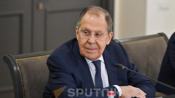 Mинистр иностранных дел РФ Сергей Лавров во время встречи с армянским коллегой в расширенном составе (21 мая 2025). Еревaн - Sputnik Армения