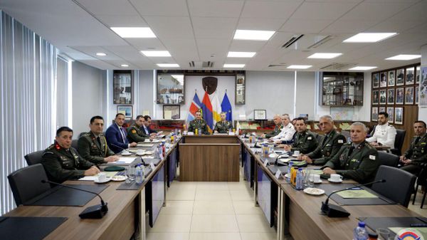 Էդվարդ Ասրյանը և Կիպրոսի ազգային գվարդիայի գլխավոր շտաբի պետ Գեորգիոս Ցիցիկոստասը - Sputnik Արմենիա