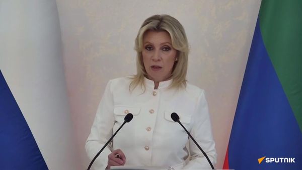 Этот гуманитарный вопрос находится в сфере внимания российской страны: Захарова о помощи вынужденным переселенцам из Карабаха - Sputnik Армения