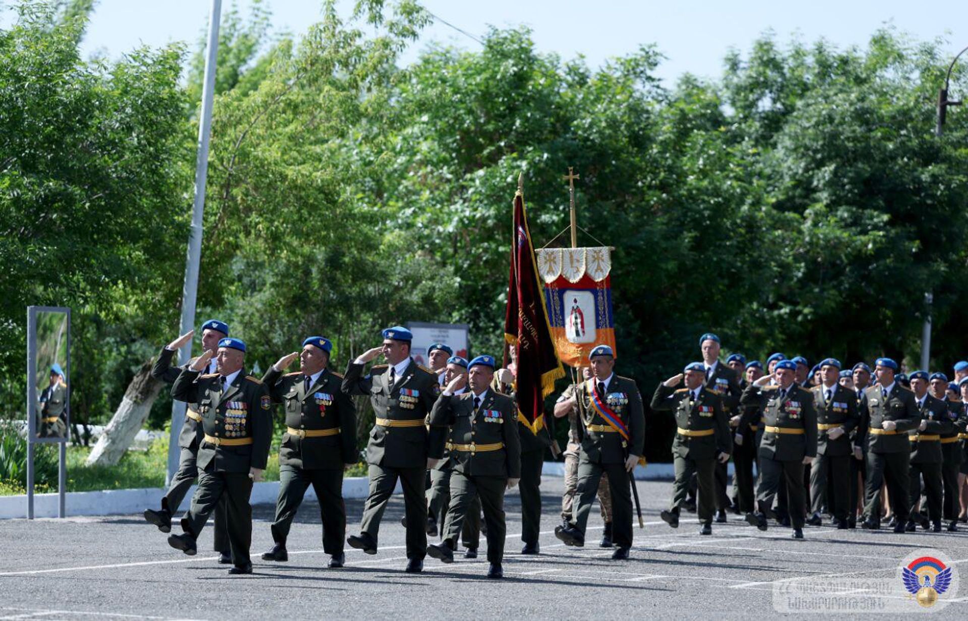 Министр обороны Сурен Папикян в сопровождении ряда высокопоставленных военных посетил бригаду миротворческих сил, принял участие в торжественной церемонии, посвященной Международному дню Миротворца (29 мая 2025). Еревaн - Sputnik Արմենիա, 1920, 29.05.2025
