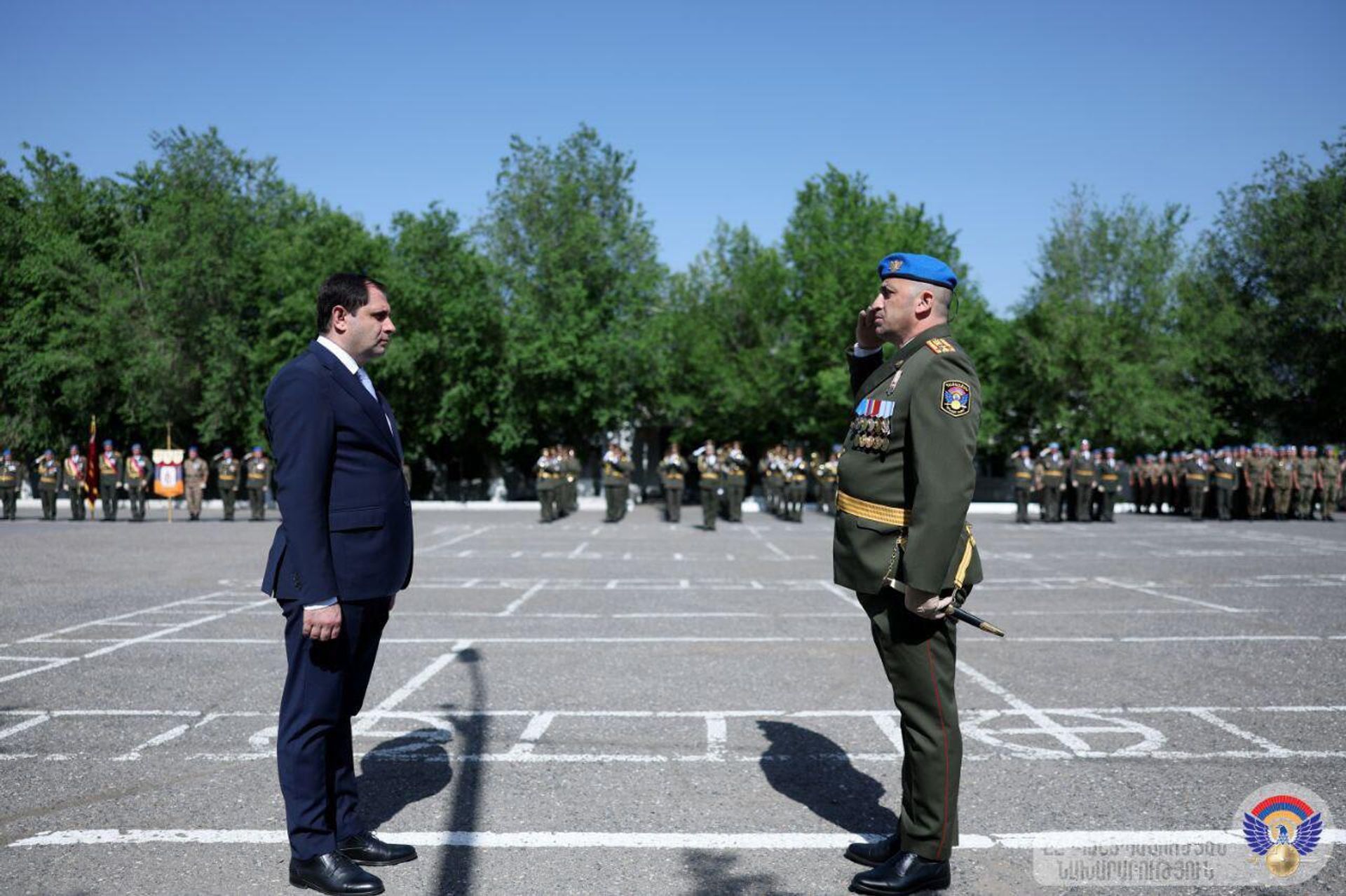 Министр обороны Сурен Папикян в сопровождении ряда высокопоставленных военных посетил бригаду миротворческих сил, принял участие в торжественной церемонии, посвященной Международному дню Миротворца (29 мая 2025). Еревaн - Sputnik Армения, 1920, 29.05.2025