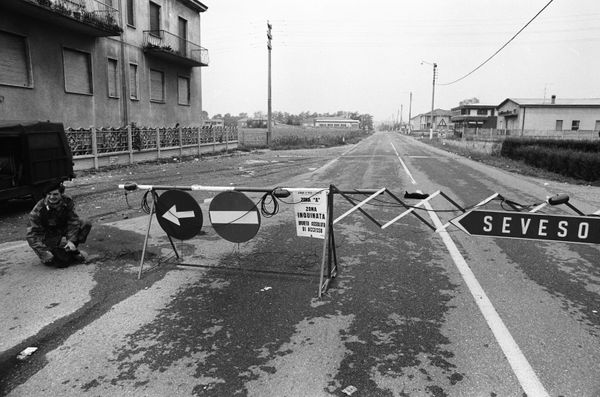 Դիօքսինի աղետ Սևեզոյում (Իտալիա)1976 թվականի հուլիսի 10-ին «Icmesa» քիմիական գործարանն արտանետել է դիօքսինի ամպ՝ թույն, որի ամենափոքր չափաբաժինը մահացու վտանգ է ներկայացնում։ Վարակի գոտուց տարհանվածների կեսի մոտ հետագայում քաղցկեղ է ախտորոշվել։ - Sputnik Արմենիա