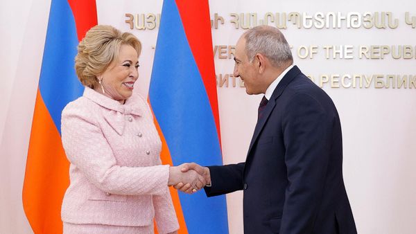 Премьер-министр Никол Пашинян принял делегацию, возглавляемую председателем Совета Федерации РФ Валентиной Матвиенко (6 июня 2025). Еревaн - Sputnik Армения