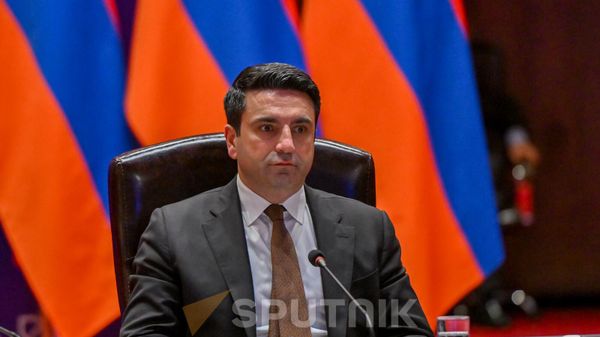 Председатель Национального собрания РА Ален Симонян на десятом Российско-армянском межрегиональном форуме (6 июня 2025). Еревaн - Sputnik Армения