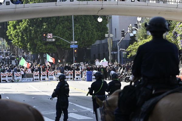 Акция протеста против иммиграционной политики администрации Трампа (8 июня 2025). Лос-Анджелес - Sputnik Армения
