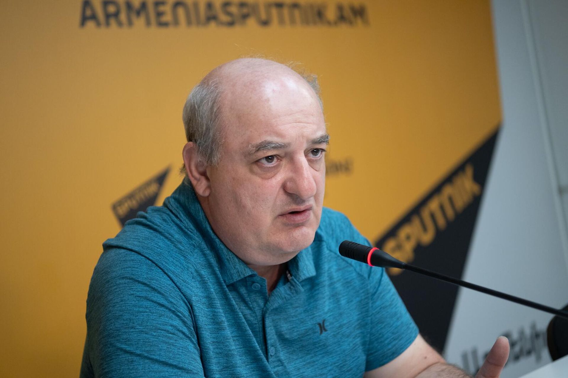 Политтехнолог Армен Бадалян на пресс-конференции (12 июня 2025). Еревaн - Sputnik Армения, 1920, 12.06.2025