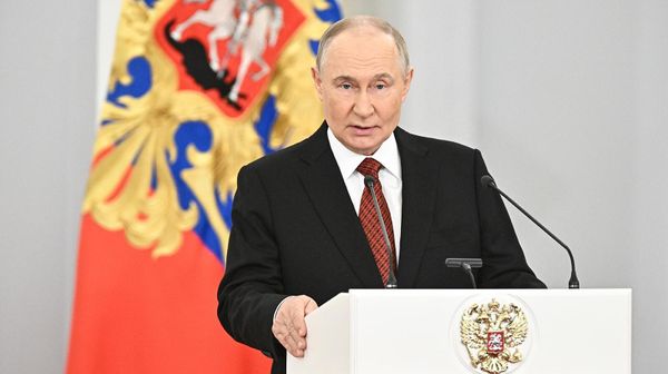 Президент РФ Владимир Путин на церемонии вручения государственных премий и медалей Герой Труда в Кремле (12 июня 2025). Москвa - Sputnik Армения