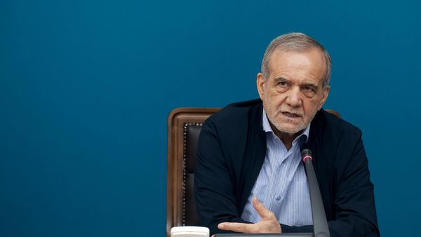 Президент Ирана Масуд Пезешкиан на встрече с членами фракции по охране окружающей среды (9 июня 2025). Тегеран - Sputnik Армения