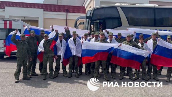 С подконтрольной киевскому режиму территории возвращена еще одна группа военнослужащих России, взамен передана группа военнопленных ВСУ, сообщило Минобороны - Sputnik Армения