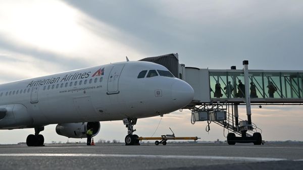Самолет авиакомпании Armenian Airlines в аэропорту Звартноц  - Sputnik Армения