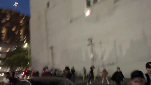 Полиция вновь открыла стрельбу резиновыми пулями по протестующим в Лос-Анджелесе - Sputnik Армения