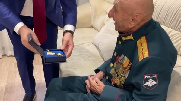 Представители САР наградили 102-летнего ветерана ВОВ
 - Sputnik Армения