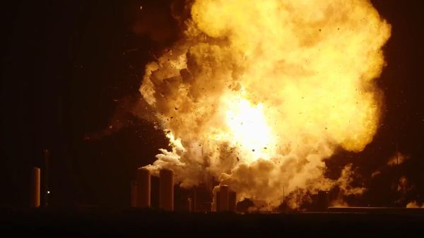 Тяжёлая ракета-носитель SpaceX Starship взорвалась во время статического огневого испытания - Sputnik Армения