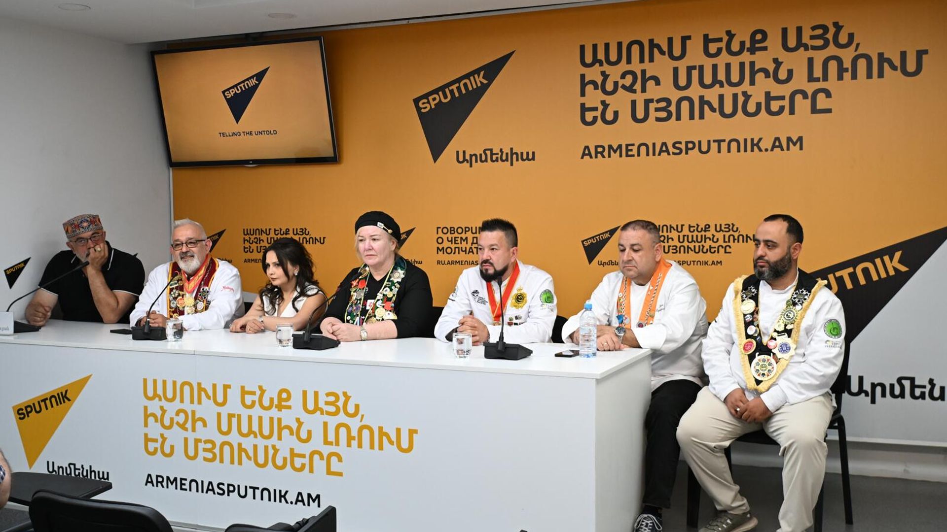 Пресс-конференция по теме кулинарных фестивалей в Дилижане: армяно-грузинскому “Мимино” и международному International contest of chefs Dilijan 2025 (19 июня 2025). Еревaн Пресс-конференция по теме кулинарных фестивалей в Дилижане: армяно-грузинскому “Мимино” и международному International contest of chefs Dilijan 2025 (19 июня 2025). Еревaн - Sputnik Армения, 1920, 19.06.2025