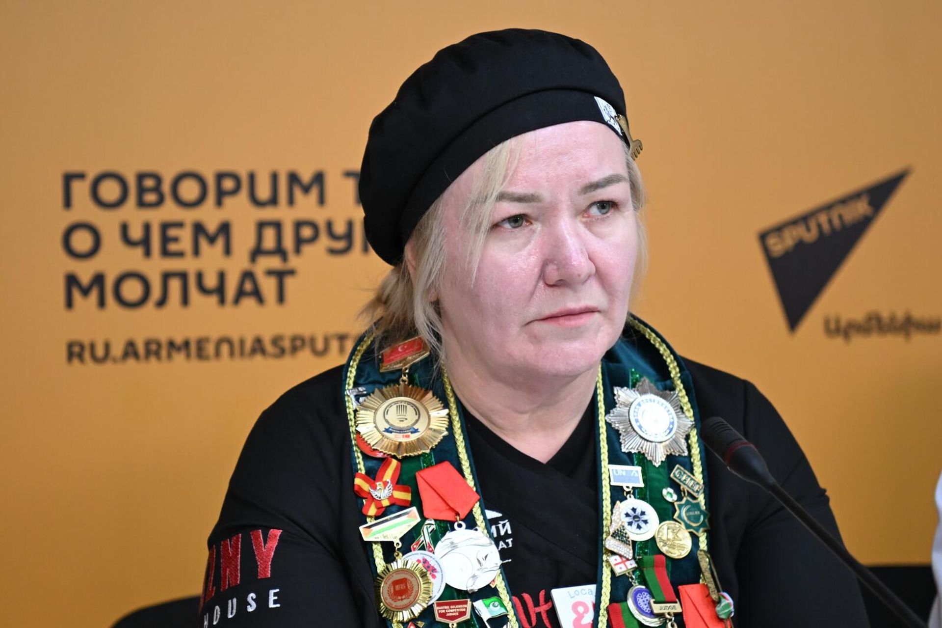 Председатель Ассоциации гостиниц и ресторанов Северного Кавказа Хадижат Мовлатова (Россия) на пресс-конференции (19 июня 2025). Еревaн Председатель Ассоциации гостиниц и ресторанов Северного Кавказа Хадижат Мовлатова (Россия) на пресс-конференции (19 июня 2025). Еревaн - Sputnik Армения, 1920, 19.06.2025