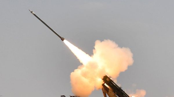 Пуск индийской управляемой ракеты PINAKA - Sputnik Армения
