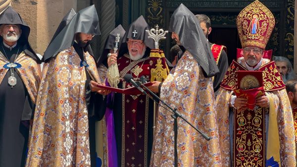 Выступление Католикоса Гарегина II перед собравшимся (22 июня 2025). Эчмиадзин - Sputnik Армения
