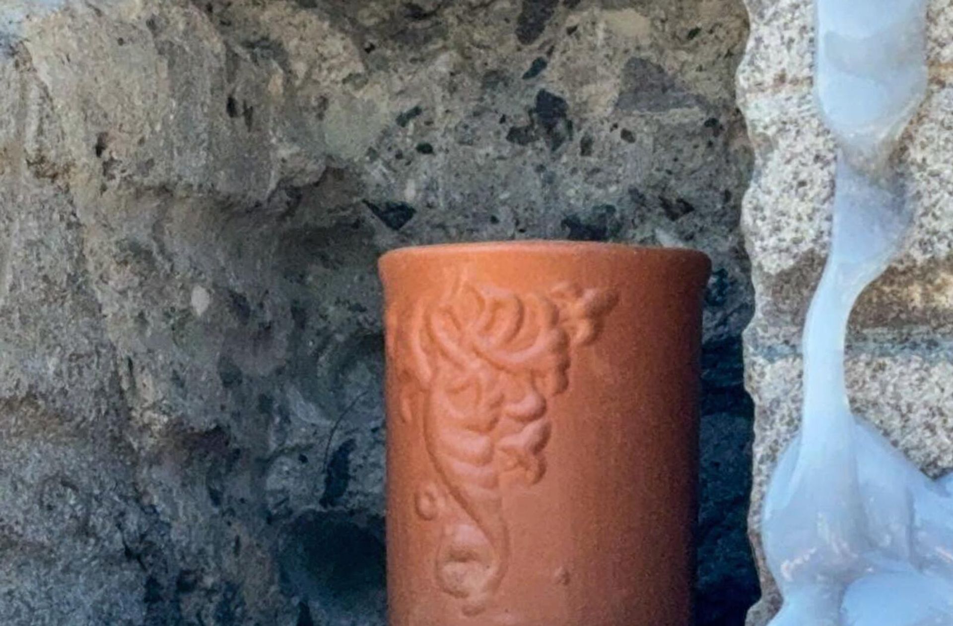 Торжественная церемония закладки земли с могилы Рафаэля Лемкина в Мемориальную стену в Цицернакаберде и открытие памятного камня в знак признания его большого вклада в признание и предотвращение геноцидов (24 июня 2025). Еревaн - Sputnik Армения, 1920, 24.06.2025