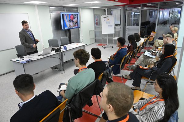 Участники проекта SputnikPro на Зубовском пообщались с ведущими специалистами Sputnik и РИА Новости. Участники проекта SputnikPro на Зубовском пообщались с ведущими специалистами Sputnik и РИА Новости. - Sputnik Армения