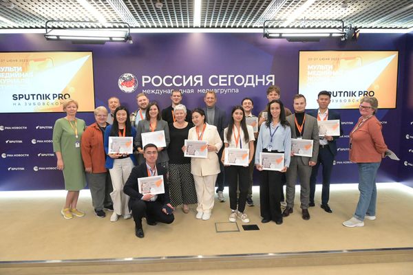 Участники проекта SputnikPro на Зубовском пообщались с ведущими специалистами Sputnik и РИА Новости. Участники проекта SputnikPro на Зубовском пообщались с ведущими специалистами Sputnik и РИА Новости. - Sputnik Армения