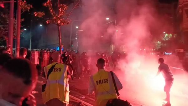 Столкновения протестующих с силовиками в Белграде - Sputnik Армения