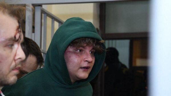 Задержанный в Азербайджане Дмитрий Федоров в зале суда (1 июля 2025). Баку - Sputnik Армения