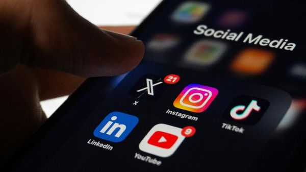 Социальная сеть на смартфоне - Sputnik Армения