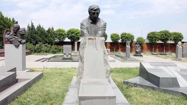 Մհեր Մկրտչյանի շիրմը պանթեոնում - Sputnik Արմենիա