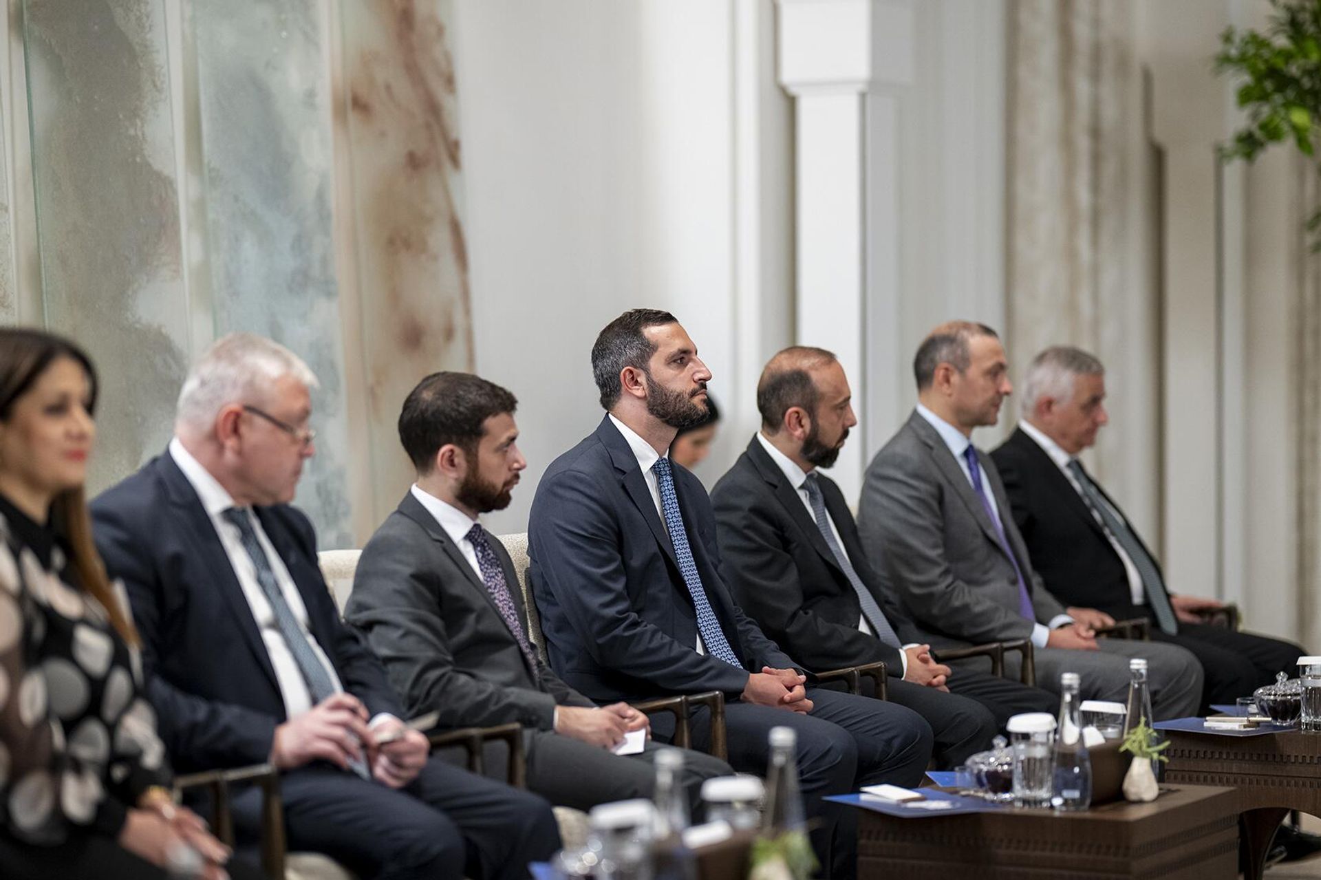 Армянская делегация на встрече с президентом ОАЭ шейхом Мухаммедом бен Заидом Аль Нахайяном (9 июля 2025). Абу-Даби - Sputnik Արմենիա, 1920, 10.07.2025