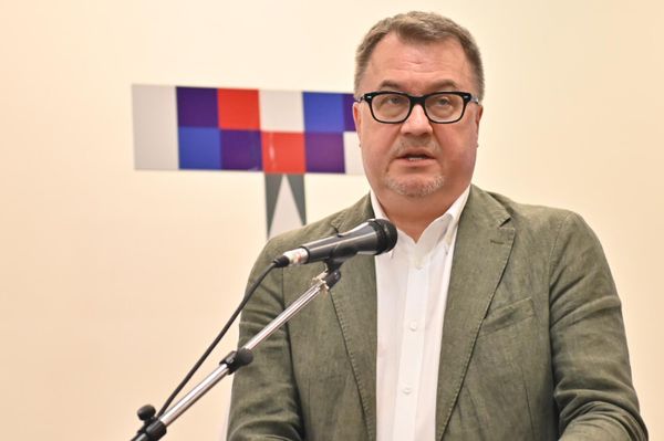 Вадим Фефилов на церемонии вручения награды Всероссийской общественно-государственной инициативы Горячее сердце (10 июля 2025). Еревaн - Sputnik Армения