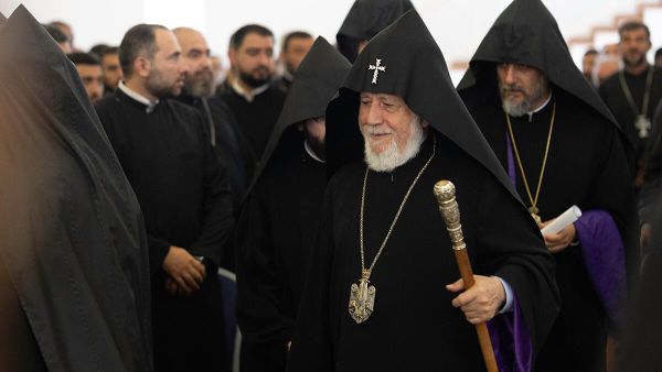 Ежегодное собрание священников под председательством Католикоса Гарегина Второго (11 июля 2025). Эчмиадзин - Sputnik Армения